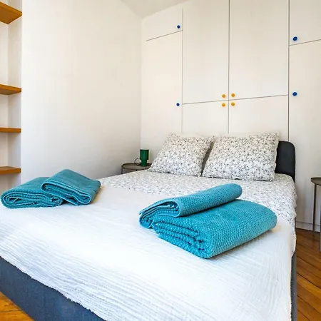 6 Guest Flat - Martyrs