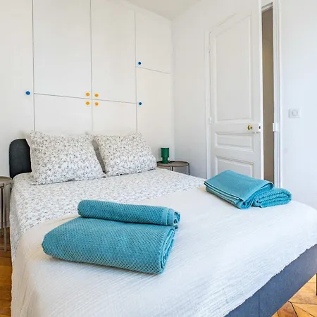 6 Guest Flat - Martyrs * Paris