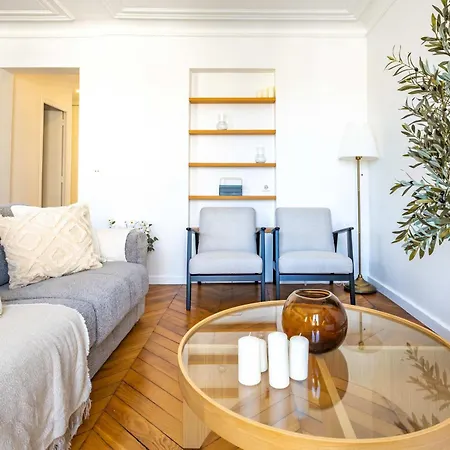 6 Guest Flat - Martyrs * 파리