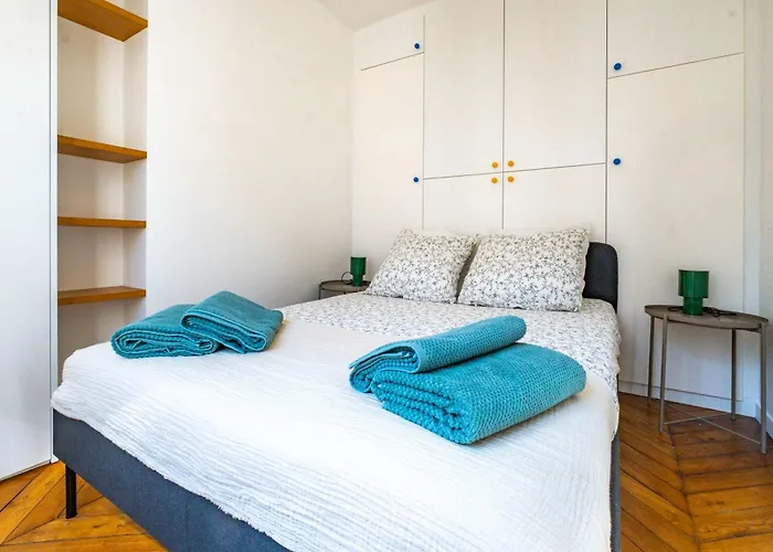 6 Guest Flat - Martyrs