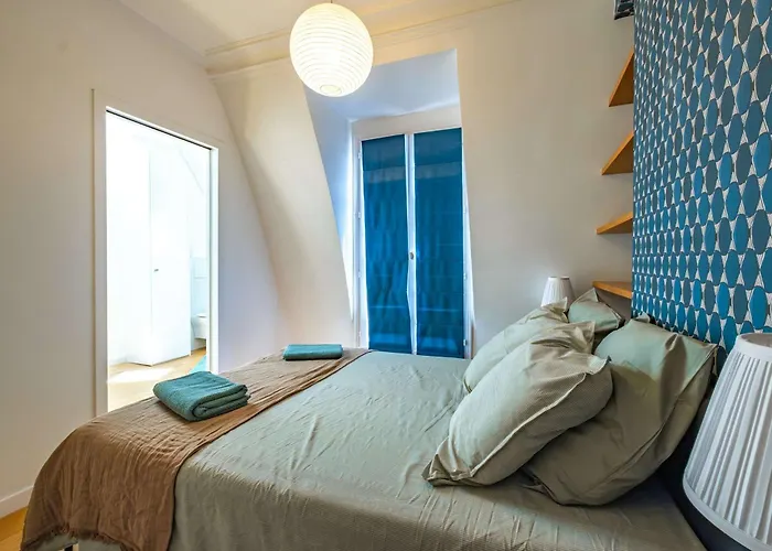 6 Guest Flat - Martyrs *