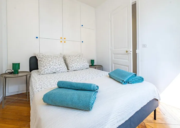 6 Guest Flat - Martyrs * Paris