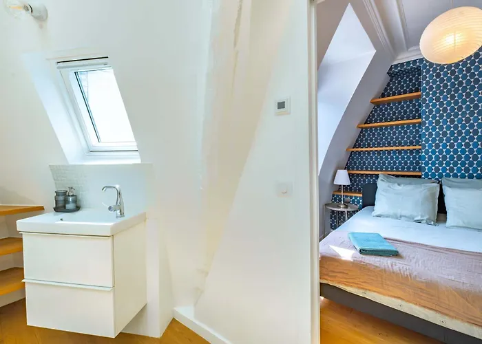 6 Guest Flat - Martyrs *