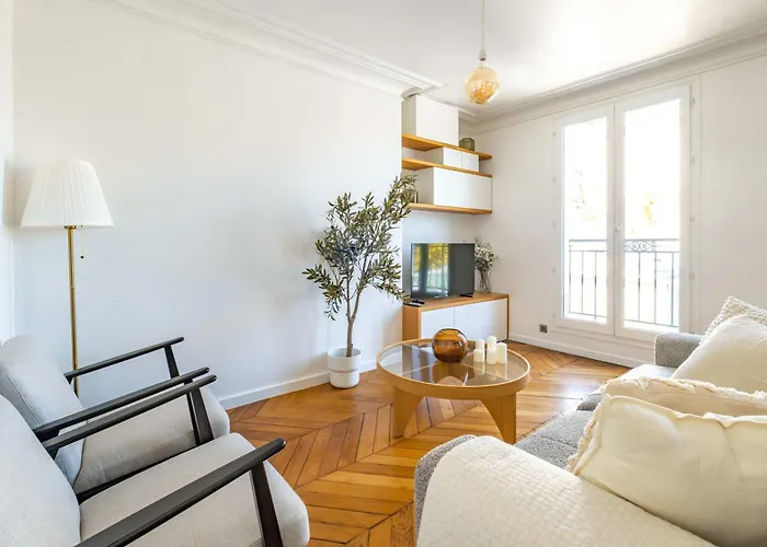 6 Guest Flat - Martyrs Apartment *