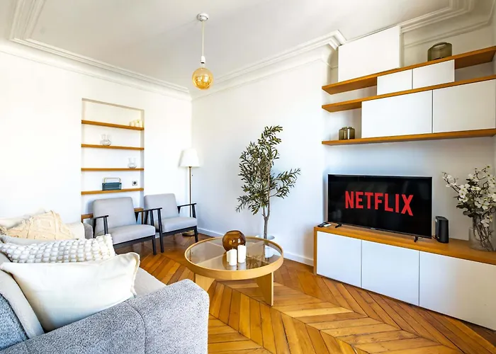 6 Guest Flat - Martyrs Apartment *