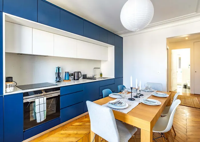 6 Guest Flat - Martyrs Apartment *