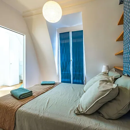 6 Guest Flat - Martyrs *