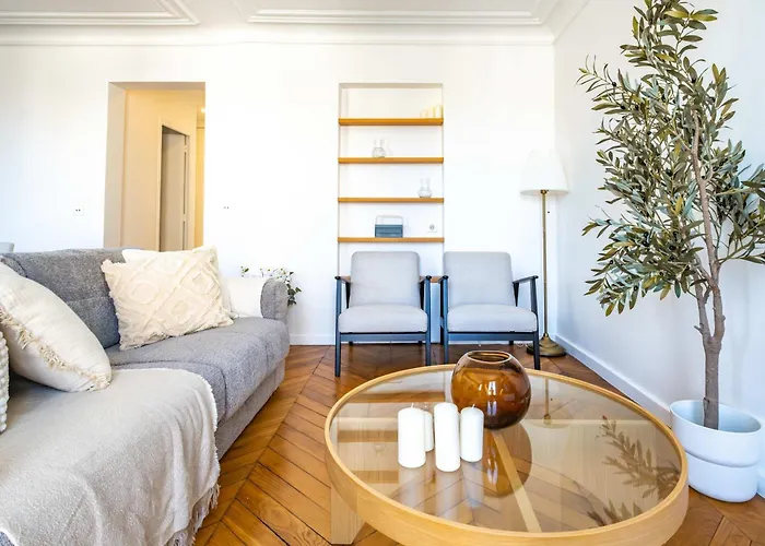 6 Guest Flat - Martyrs * Párizs